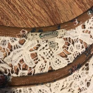 Gimmicks floral and lace top